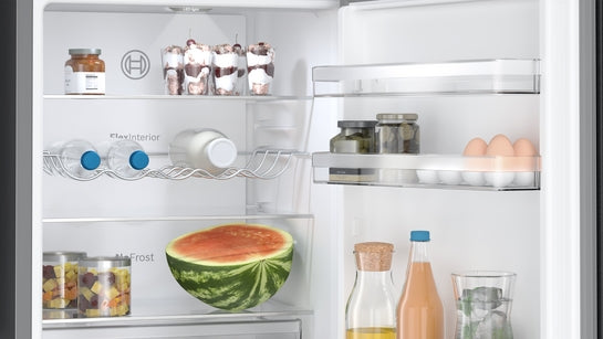 Serie 4 Freistehende Kühl-Gefrier-Kombination mit Gefrierbereich unten 186 x 60 cm Gebürsteter schwarzer Stahl AntiFingerprint, Total No Frost KGN36VXCT