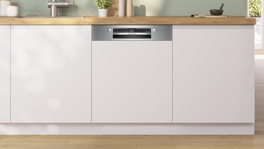 Serie 4 Teilintegrierter Geschirrspüler 60 cm Gebürsteter Stahl SMI4HTS00E