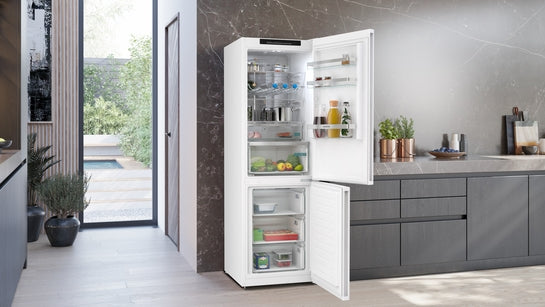 iQ300 Freistehende Kühl-Gefrier-Kombination mit Gefrierbereich unten 186 x 60 cm Weiß, Total noFrost KG36NVWCG