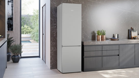 iQ300 Freistehende Kühl-Gefrier-Kombination mit Gefrierbereich unten 203 x 60 cm Metall-Optik, Total noFrost  KG39N2LCF