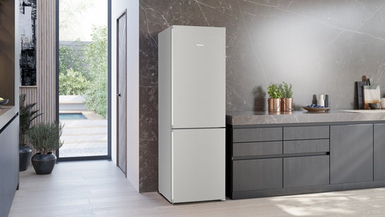 iQ300 Freistehende Kühl-Gefrier-Kombination mit Gefrierbereich unten 186 x 60 cm Gebürsteter Stahl AntiFingerprint, Total noFrost  KG36N2IBF