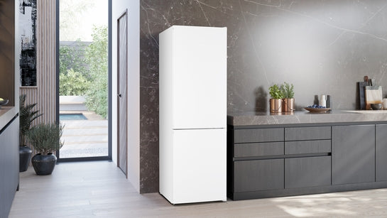 iQ300 Freistehende Kühl-Gefrier-Kombination mit Gefrierbereich unten 186 x 60 cm Weiß, Total noFrost  KG36NVWCG